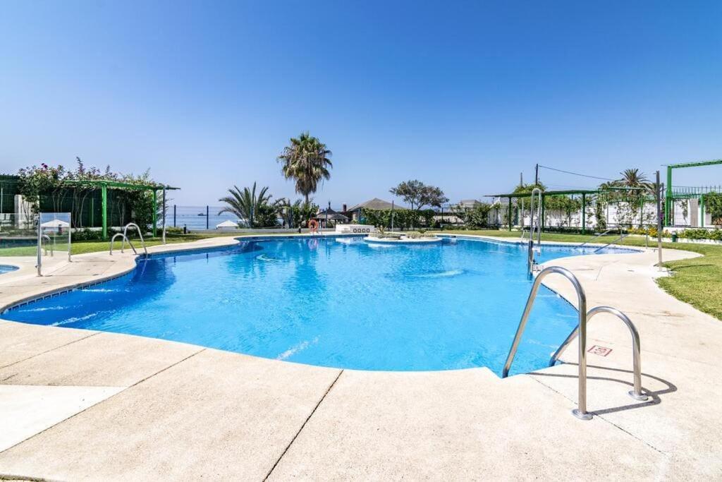 Pie De Playa Con Piscina: Banana Beach. Apartment