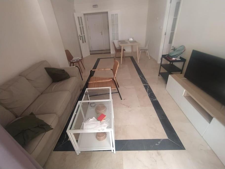 Pie De Playa Con Piscina: Banana Beach. Apartment Marbella